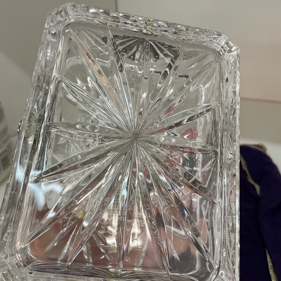 Glass and silver decorative box with lid - Picture 8 of 11